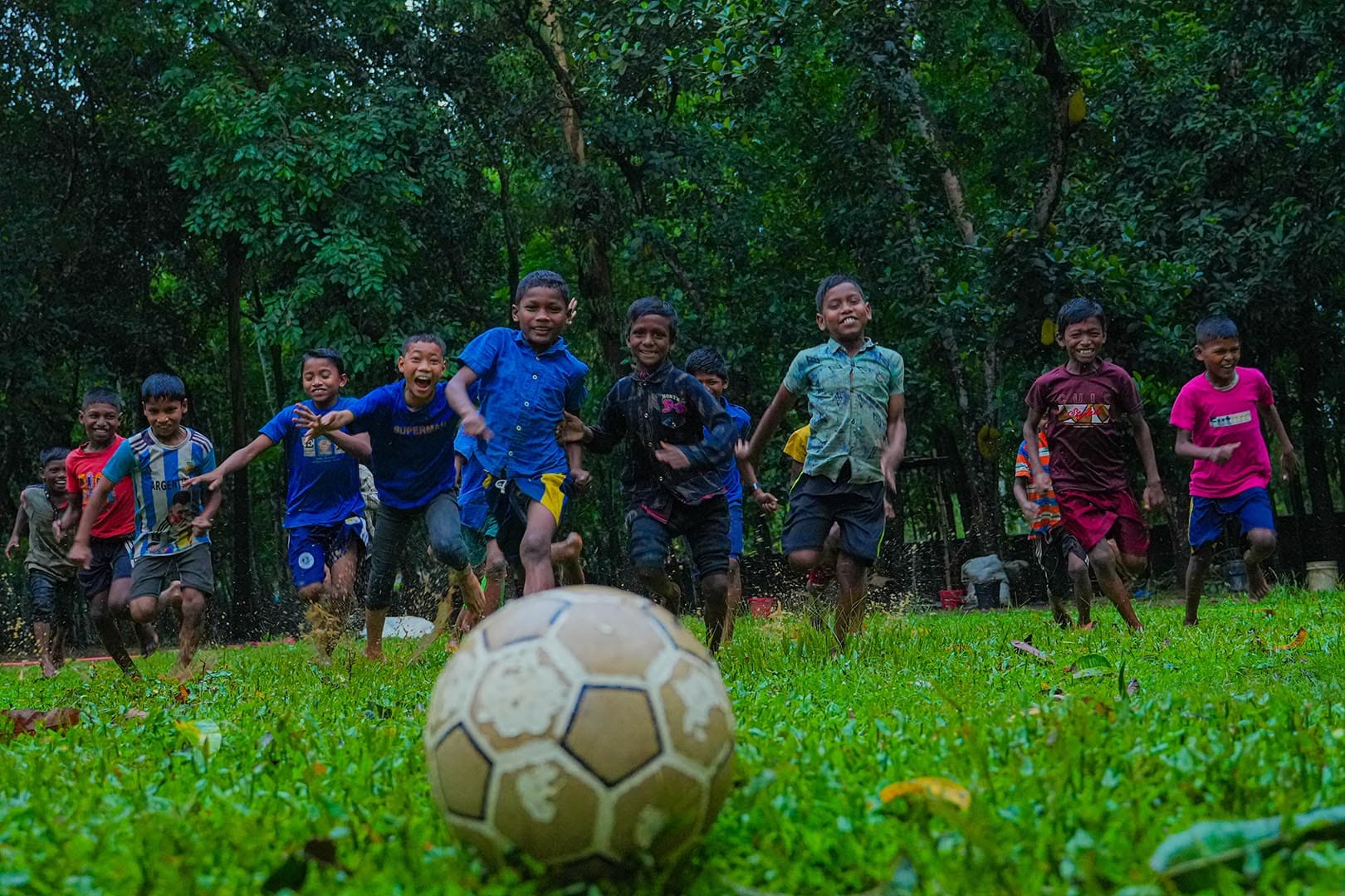 শিক্ষা উপকরণ বিতরণ